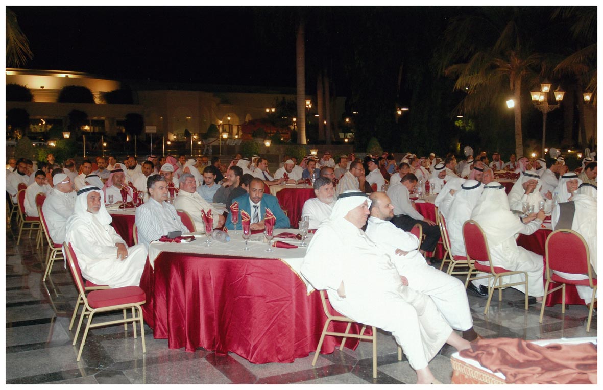 صورة 1324: صورة جماعية، يظهر فيها: الدكتور محمد خضر عريف 